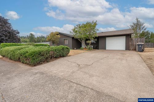 699 Sw Sheila St, Dallas, OR, 97338-1236 | Card Image