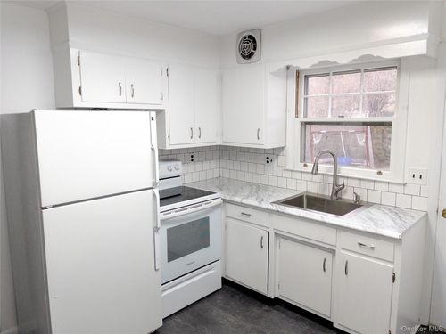 122 Titicus Rd, North Salem, NY, 10560-2701 | Card Image
