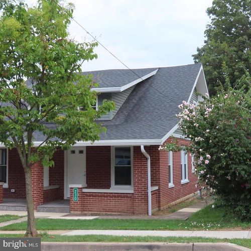 230 Rowe Ave, GREENCASTLE, PA, 17225-1160 | Card Image