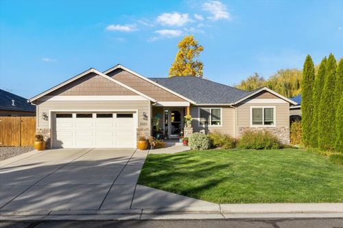 3260 Nellie Ettinger Ln, Medford, OR, 97504-4947 | Card Image