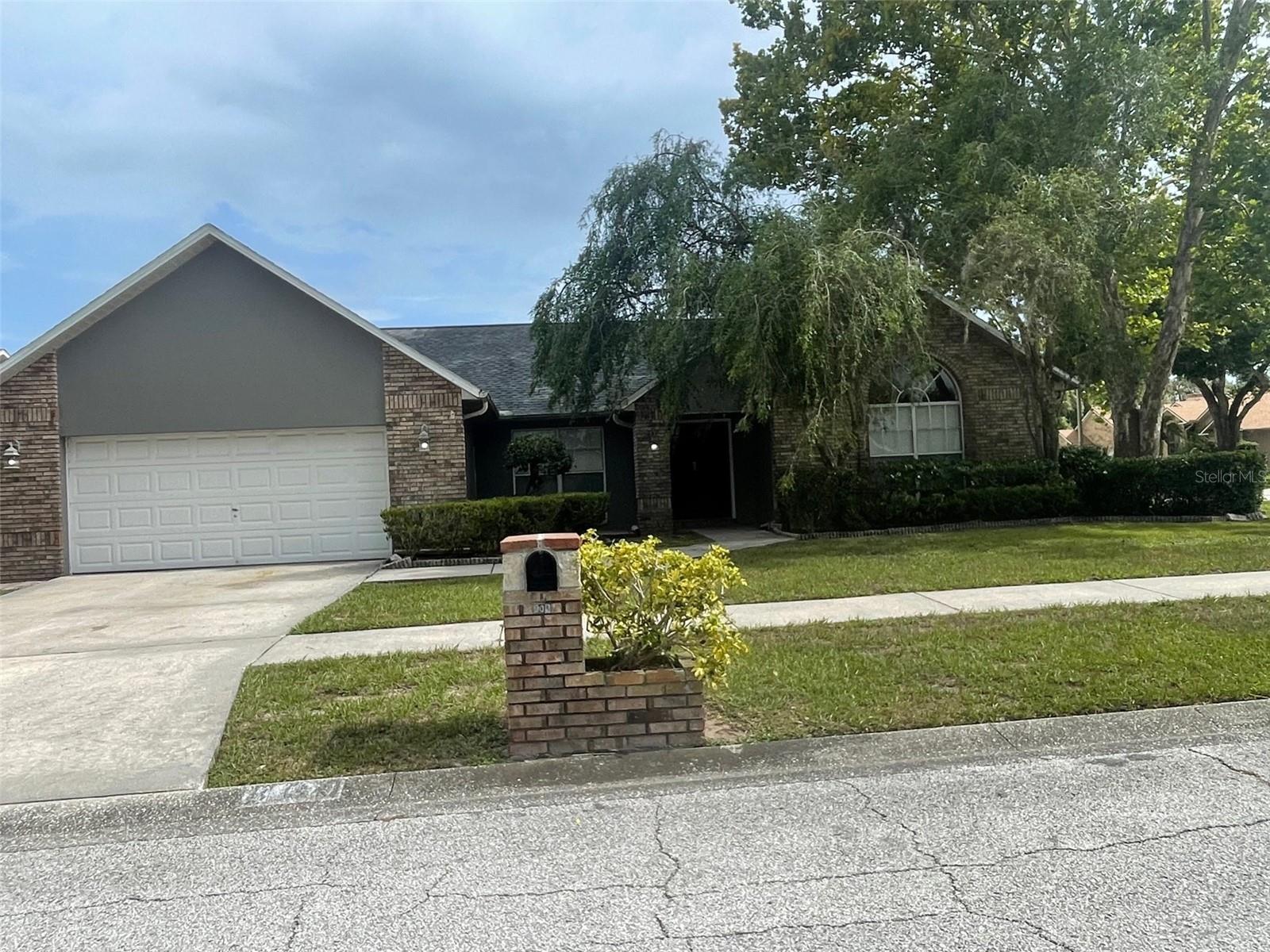 Daphne Dr, Brandon, FL 33510