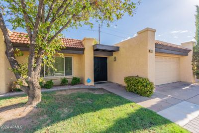 2211 W Claremont Street, Townhouse with 3 bedrooms, 2 bathrooms and null parking in Phoenix AZ | Image 1