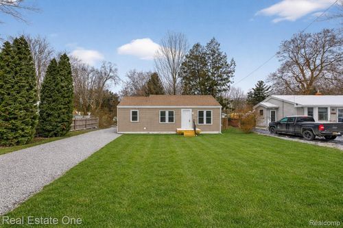 3267 Mills Acres St, Flint, MI, 48506-2130 | Card Image