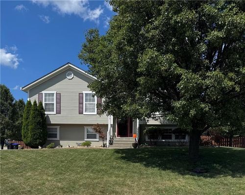 1412 Bradford Dr, Greenwood, MO, 64034-8657 | Card Image