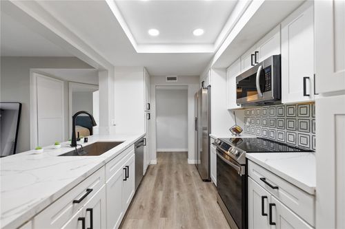 1040 E Washington Ave, Escondido, CA, 92025-3285 | Card Image