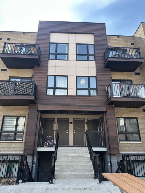 e9-20-20 Palace St, Kitchener, ON, N2E0J3 | Card Image