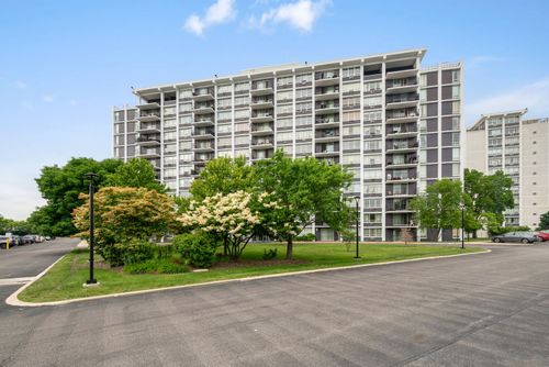 8a-8809 W Golf Rd, Niles, IL, 60714-5730 | Card Image
