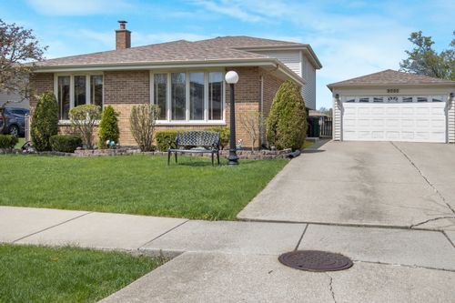 9000 Westwood Dr, Orland Hills, IL, 60487-6094 | Card Image