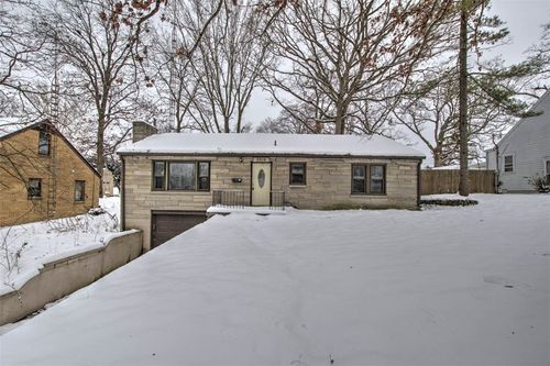 2919 Wasson Way, Decatur, IL, 62521-2339 | Card Image