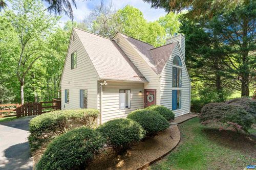 220 Homestead Ln, CHARLOTTESVILLE, VA, 22902-7219 | Card Image