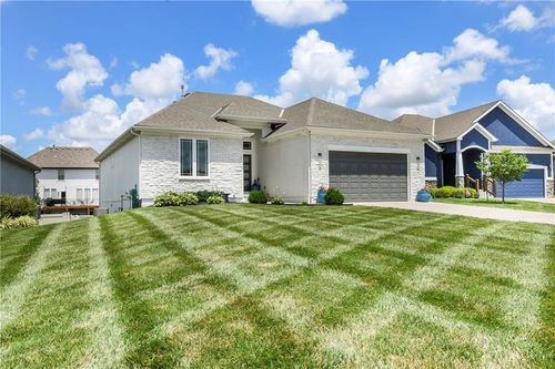 3329 Sw Jessie Cir, Lees Summit, MO, 64082-2331 | Card Image
