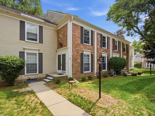 1328 Brook Ln, Rochester Hills, MI, 48306-4209 | Card Image