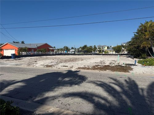 526 67th St, HOLMES BEACH, FL, 34217-1201 | Card Image