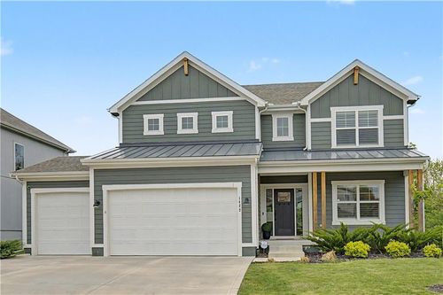 1422 Georgetown Dr, Lee's Summit, MO, 64082-4818 | Card Image