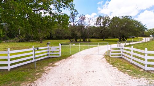 2 Us Highway 289, Comfort, TX, 78013-3412 | Card Image
