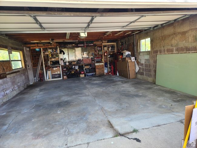 Garage with concrete block wall | Image 37