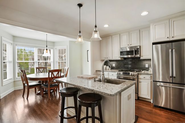 206 - 206 Copper Square Dr, Condo with 2 bedrooms, 3 bathrooms and 2 parking in Bethel CT | Image 4