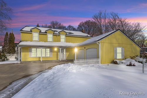 699 Brookfield St, Holland, MI, 49423-7365 | Card Image