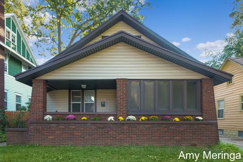 1022 Calvin Ave Se, Grand Rapids, MI, 49506-3235 | Card Image