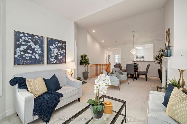 68 Celebrity Greens Way, Condo with 3 bedrooms, 2 bathrooms and 1 parking in Markham ON | Image 6