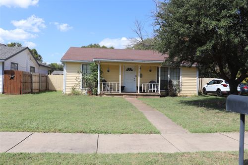 916 Poindexter Ave, Cleburne, TX, 76033-4356 | Card Image