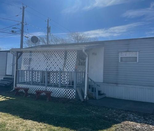 655 Roger Dr, Niagara Falls, NY, 14304-1920 | Card Image