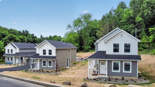 17 Hooker St, Kingston, NY, 12401-3101 | Card Image