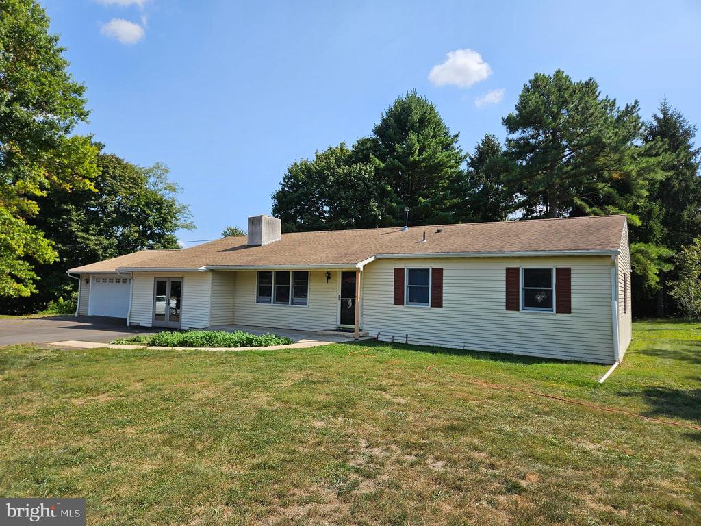 Warwick Rd, Elverson, PA 19520