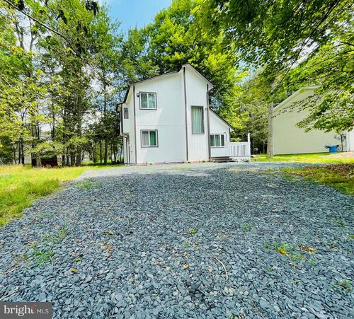 8540 Hillcrest Dr, Tobyhanna, PA, 18466-8147 | Card Image