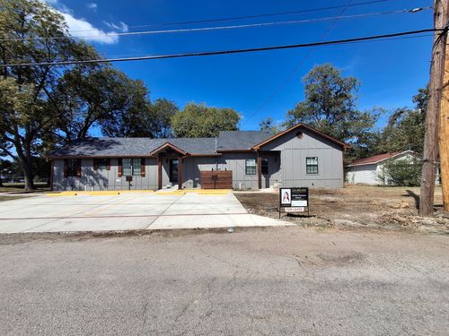 902 Chestnut St, Commerce, TX, 75428-3176 | Card Image