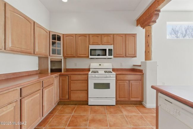 Kitchen | Image 10