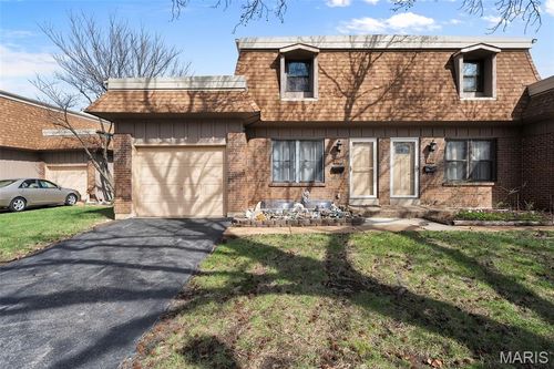 a-2364 Charlemagne Dr, Maryland Heights, MO, 63043-1550 | Card Image