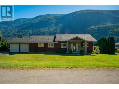 1628 Thrums Rd, House other with 3 bedrooms, 4 bathrooms and 5 parking in Castlegar BC | Image 3