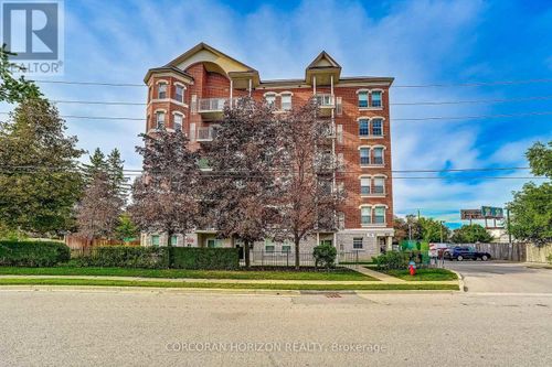 ph3-35 Hunt Ave, Richmond Hill, ON, L4C4H1 | Card Image