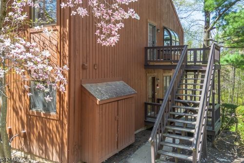 2-8 Steamboat Dr, Vernon, NJ, 07462-4528 | Card Image