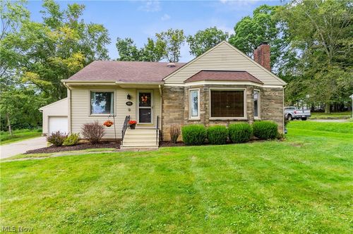 102 Hilltop Blvd, Canfield, OH, 44406-1257 | Card Image
