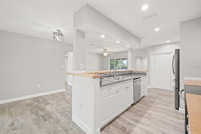 6012 Flora Ter, House other with 3 bedrooms, 2 bathrooms and null parking in APOLLO BEACH FL | Image 11