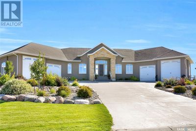 330 Spruce Creek Dr, House other with 5 bedrooms, 4 bathrooms and null parking in Pilot Butte SK | Image 2