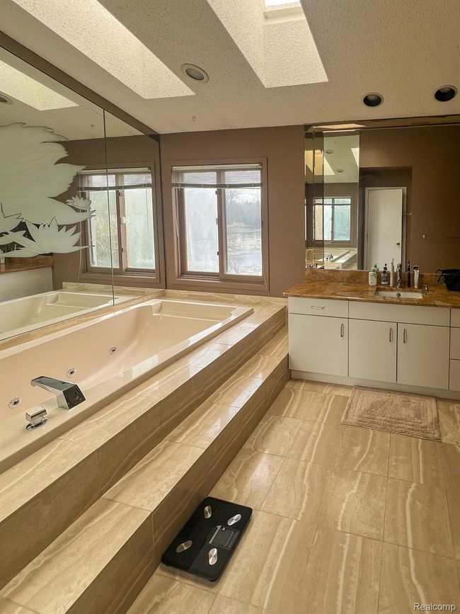 4197 Strathdale Ln, House other with 4 bedrooms, 5 bathrooms and null parking in West Bloomfield MI | Image 27
