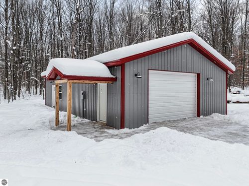 563 Manistee Rd, Cadillac, MI, 49601-9099 | Card Image