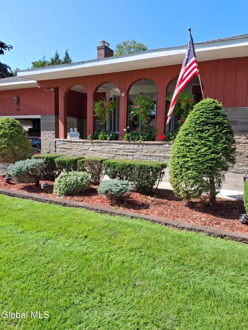 24 Juracka Pkwy, Rotterdam, NY, 12306-3539 | Card Image