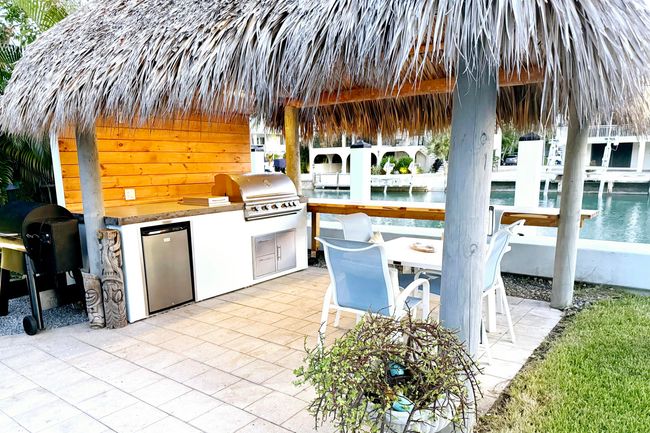 Tiki with New Outdoor Kitchen | Image 38