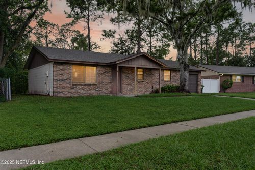 9937 Moss Side Ln, Jacksonville, FL, 32257-7557 | Card Image