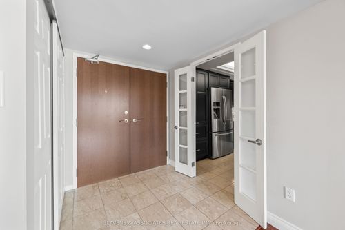 1502-71 Charles St E, Toronto, ON, M4Y2T3 | Card Image