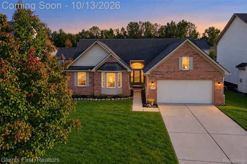 17417 Sunny Crest Dr, Brownstown Twp, MI, 48174-5928 | Card Image