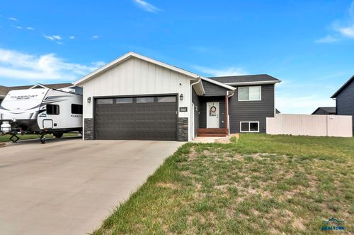 560 Mace Dr, Box Elder, SD, 57719-1704 | Card Image