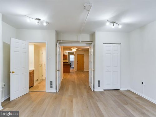 38 S 3rd St, PHILADELPHIA, PA, 19106-2700 | Card Image