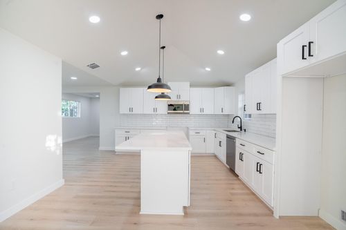 1310 E 34th St, Houston, TX, 77022-6408 | Card Image