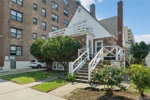 370 E Broadway, Long Beach, NY, 11561-4338 | Card Image