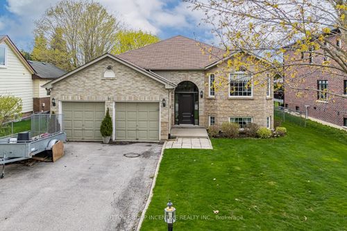78 Howard Rd, Newmarket, ON, L3Y3G7 | Card Image